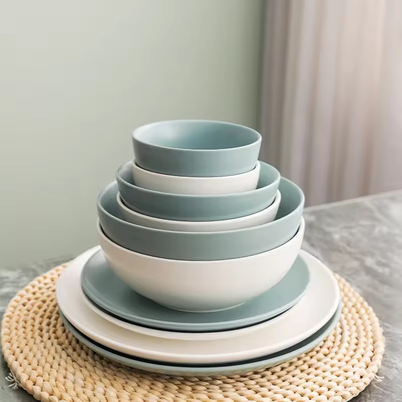 Minimalist style restaurant ceramic bowl